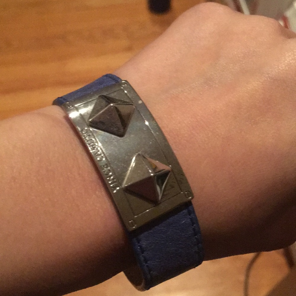 Vince camuto band